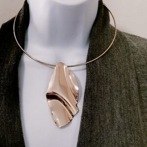 Elegant Gold Statement Necklace